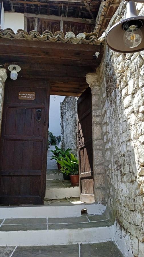 Maro'S Guesthouse Μπεράτ Εξωτερικό φωτογραφία