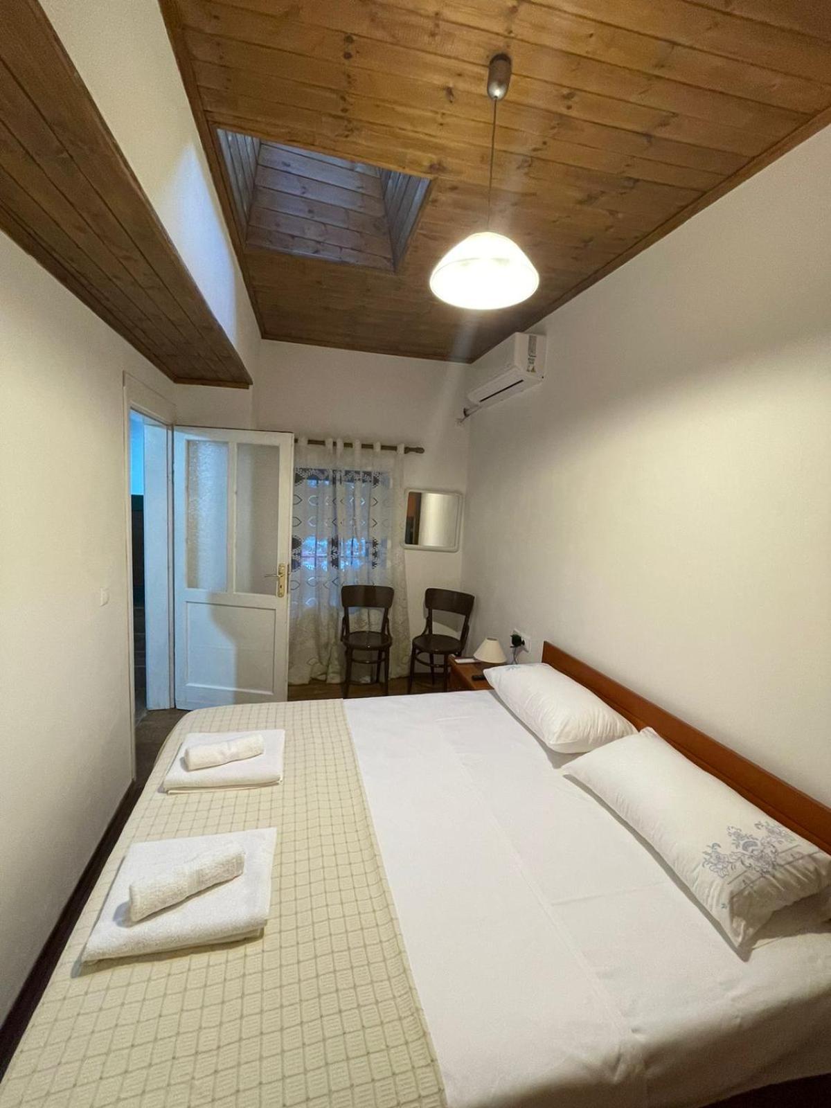 Maro'S Guesthouse Μπεράτ Εξωτερικό φωτογραφία